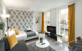 Private Double Room Shared Bathroom Near City Centre