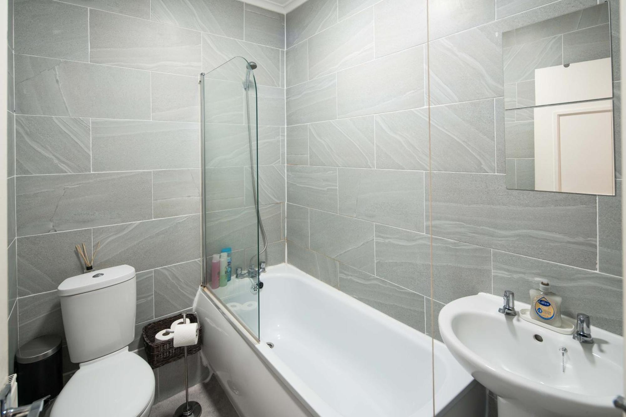 Private Double Room Shared Bathroom Near City Centre Londres Exterior foto